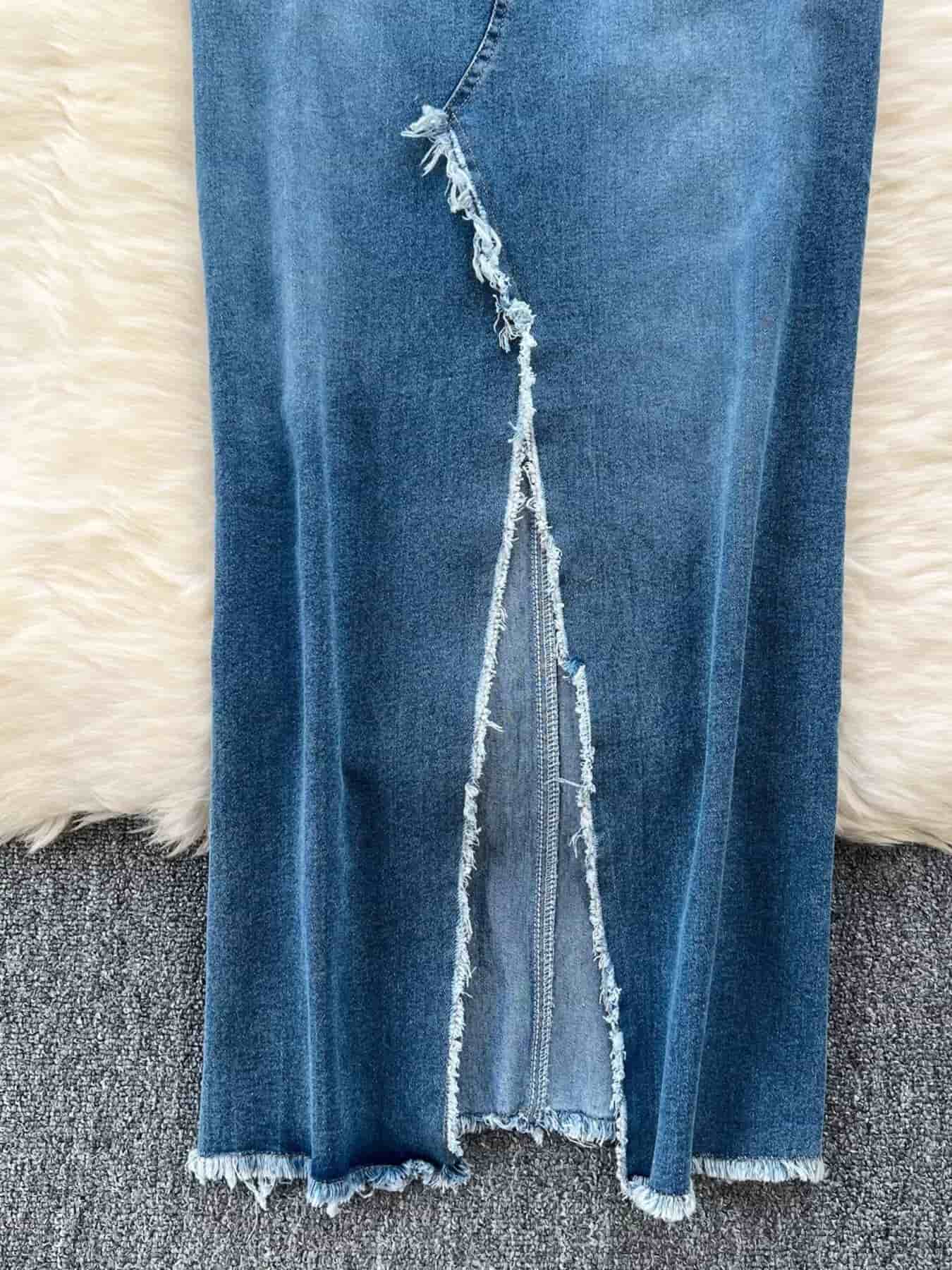 Robe en jean sans manches à fente et ourlet effiloché pour femme