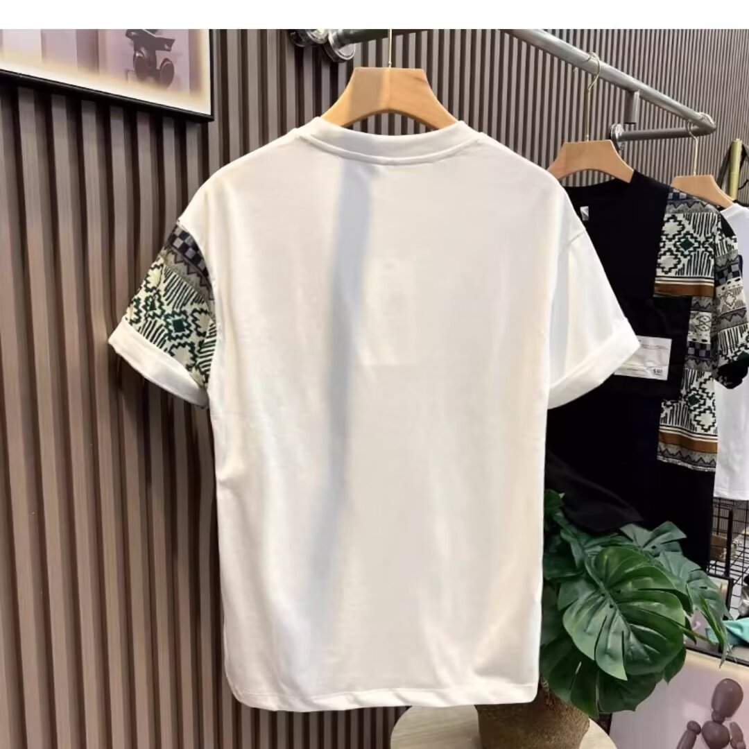 mens-camo-patch-tshirt-streetwear-outfit
Streetwear look: black camo patch slim T-shirt with cargo pants and high-top sneakers
White t-shirt with patterned sleeves on a hanger against a clothing store background